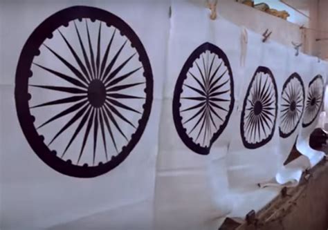 These Women Making Indian Flags Do Overtime And Multiple Shifts, But ...