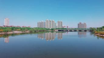 鞍山万水河与河对岸高层住宅高清图片下载_红动中国