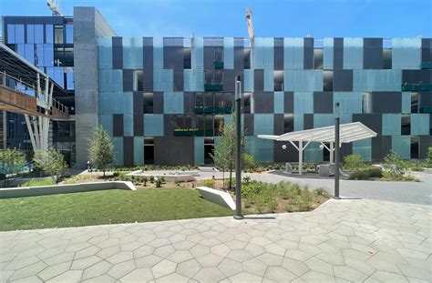 Mueller Parking Structure | 小红帽直播 Ventilated Glass Facade Project