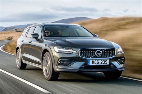 Volvo V60 Cross Country Review 2021 | What Car?