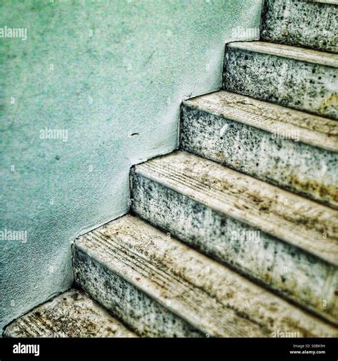 Dirty stairs hi-res stock photography and images - Alamy
