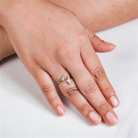 Ring Online - Premium Twinkling Star Bypass Ring Silver | Nestasia