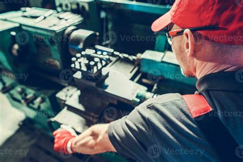 Lathe Machine Operator 的图像结果