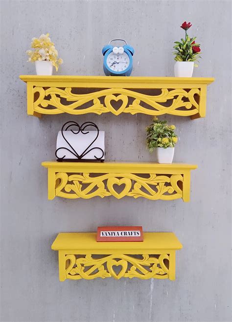 VANIYA CRAFTS Traditional Design Intaglio Hand Carved Wall Mounted ...