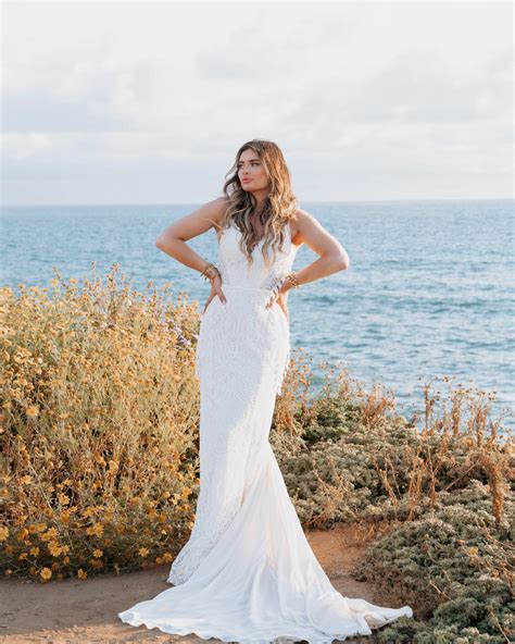 5 Best Beach Wedding Dresses for a Seaside Wedding - Pretty Happy Love ...