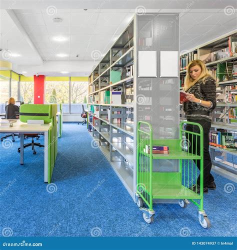 Library Computer Room 的图像结果