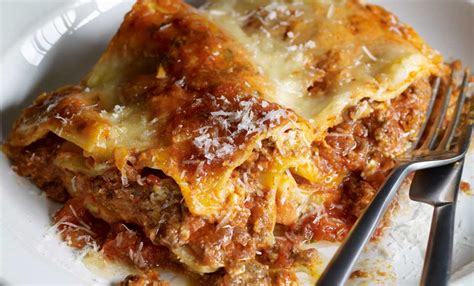Lasagne al ragù classiche, la ricetta originale al forno  