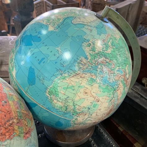 Vintage World Globe 的图像结果