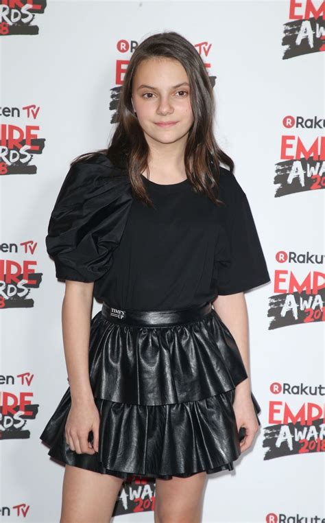 Pin em Dafne Keen em 2024 | Garotas, Fofa, Filmes