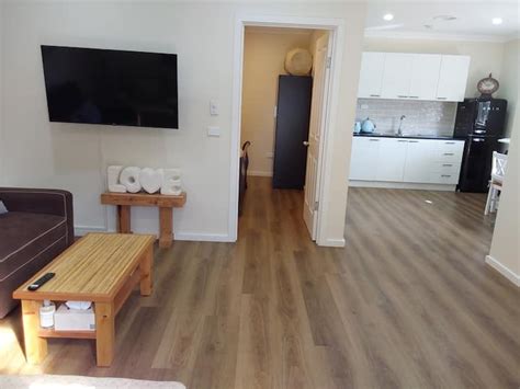 Kookaburra Lodge - Private Self Contained Suite - Guesthouses for Rent ...