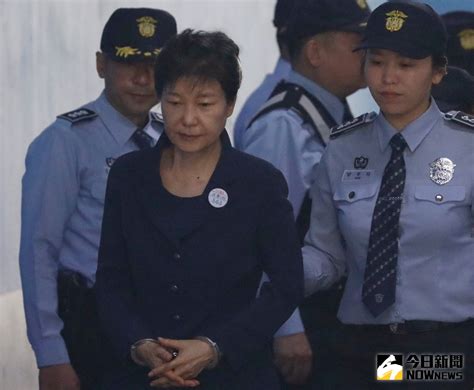 朴槿惠首度出庭 戴手銬面容憔悴 | 國際 | 全球 | NOWnews今日新聞