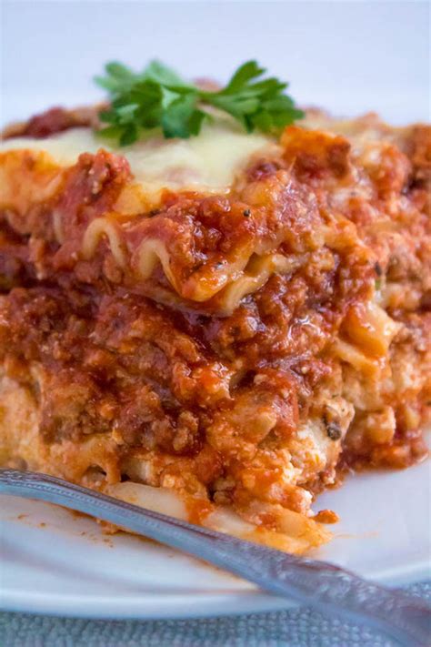 THE Best Lasagna EVER ~ Recipe   Queenslee Appétit