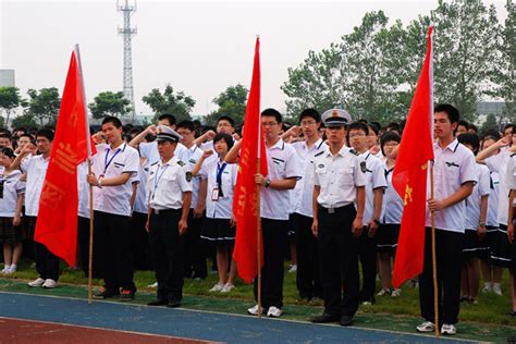 龙赛中学新校区举行开学升旗仪式