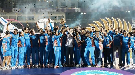 WPL: Harmanpreet Kaur, Nat Sciver-Brunt Star As Mumbai Indians Clinch ...