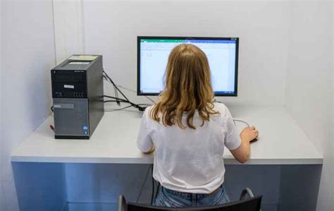 Computer Lab Cubicle 的图像结果