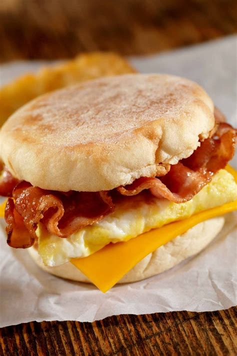 13 Best English Muffin Breakfast Ideas - IzzyCooking