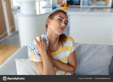 Pain Shoulder Upper Arm Pain People Body Muscles Problem Healthcare — Stock Photo © royalty ...