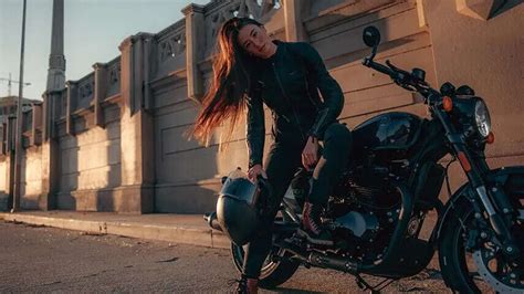 Royal Enfield Shotgun 650 is available in 4 Colours in India | Times Drive