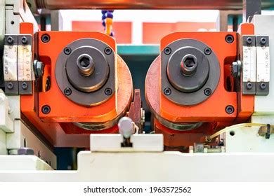 Centerless Grinding Machine Table 的图像结果