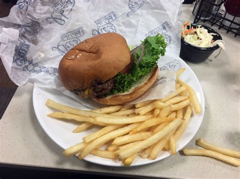 ikes-clubhouse-burger-msp-priority-pass - Eye of the Flyer