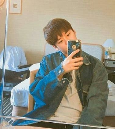 Lee Know – Age (27), Height, Birthday, Siblings, Sings, Band, Net Worth ...