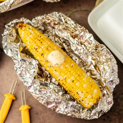 How to Grill Corn on the Cob in Foil - grillonadime.com