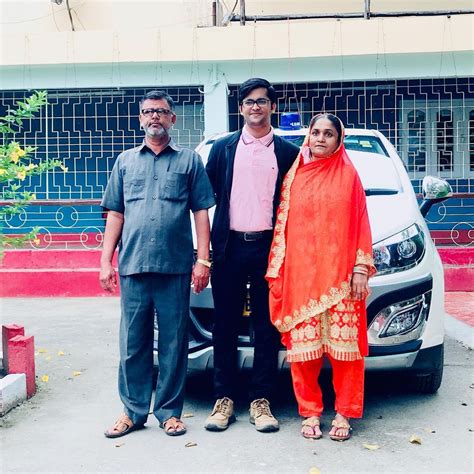Meet Ansar Shaikh: Auto Driver's Son Who Became The Youngest IAS ...