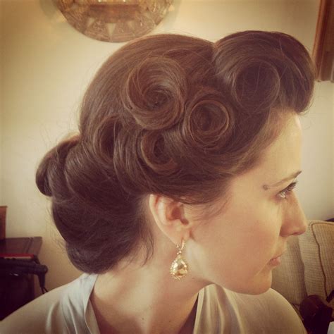 20 peinados retro que te encantarán | Vintage hairstyles, Up hairstyles ...