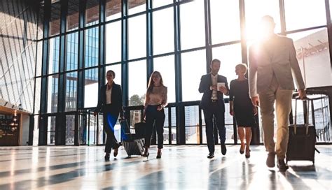 Tourist Meeting Local 的图像结果