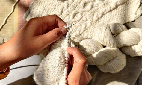 Knitting vs Crochet: What's the Difference and Which is Easier ...