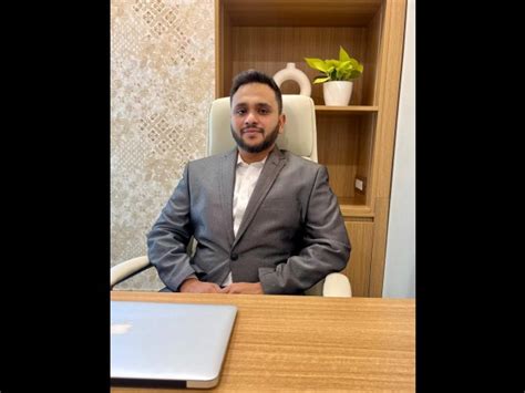 Kneetoes Expands Its Footprint: 6 Stores, 80 Shop-in-Shops, and Plans ...