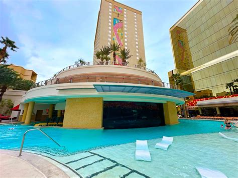 Fountains Of Bellagio - Vegas Right Now!