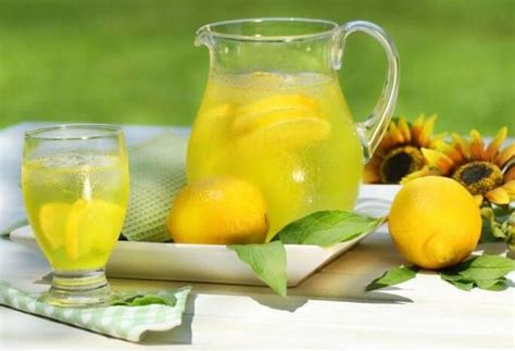 柠檬片泡水喝有6个好处，柠檬减肥原理，怎么吃减肥美容最有效？