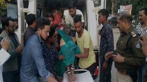 4 killed, 25 injured after speeding tractor-trolley overturns in MP's ...