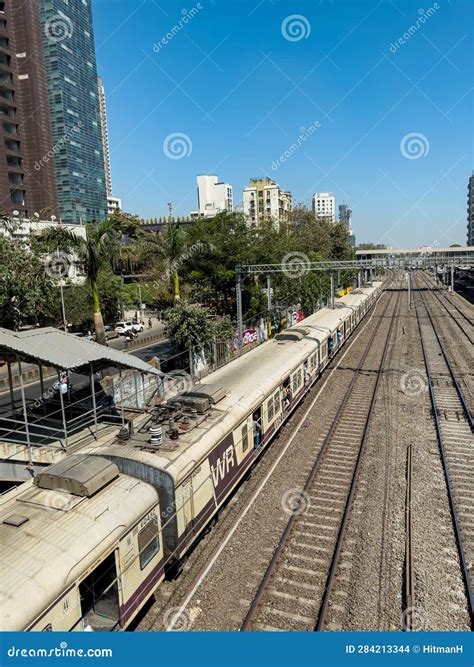 Beautiful Mumbai Local Train Image 的图像结果