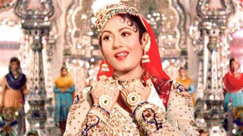 'Mughal-e-Azam' flash mob at Times Square: Kathak dancers don Anarkali ...