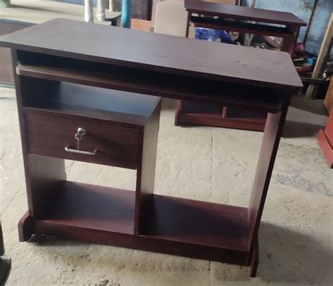 Modern Computer Table 的图像结果