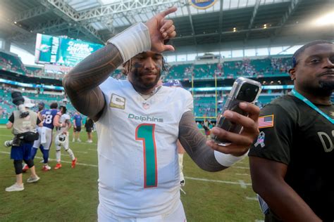 Miami Dolphins need to extend De'Von Achane, not trade him | Schad