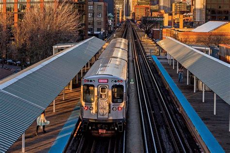 20 Commuter Facts About Chicago Trains - Facts.net