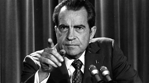 历届美国总统介绍(MP3+字幕):第37任总统 理查德·米尔豪斯·尼克松_实战英语听力 - 可可英语