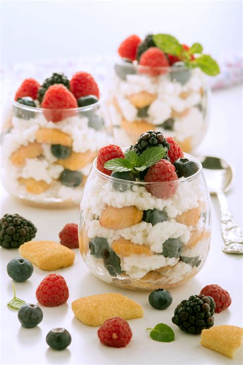 Tiramisù light ai frutti di bosco: la ricetta - iO Donna