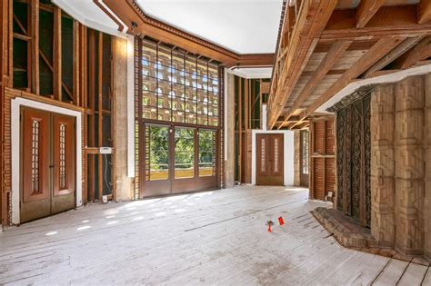 Photo 8 of 10 in A Lloyd Wright-Designed Landmark in Glendale’s Chevy Chase Canyon Lists for $2 ...