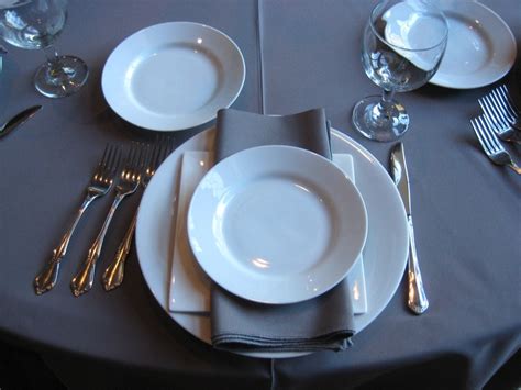 Three Course Table Setting 的图像结果