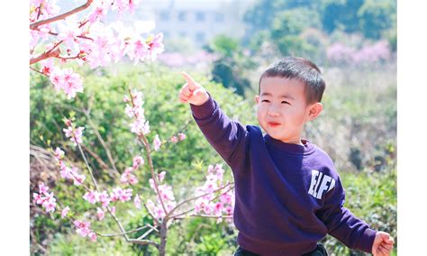孩子眼中的春天 - 中国摄影出版传媒有限责任公司