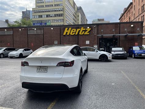 Hertz continue de se débarrasser de ses voitures électriques, des Tesla Model 3 proposées à des ...