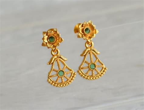 Gold tone green stone flower earrings dj-48177 – dreamjwell