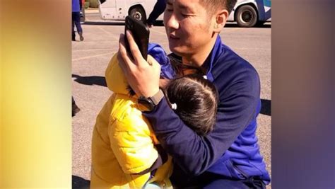 4岁宝宝见到许久未见的消防员爸爸哭成泪人_凤凰网视频_凤凰网