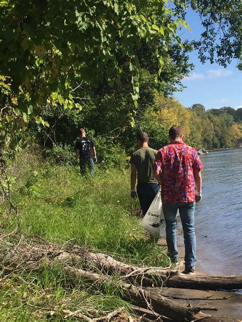 CFACT at Minnesota cleans up East River Flats Park! – CFACT