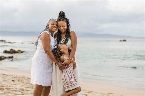 Top 10 Mom and Daughter Photo Ideas & Poses | Flytographer