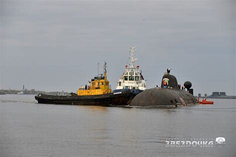 俄军翻新两艘核潜艇再服役 实拍装运全程_空中网军事频道